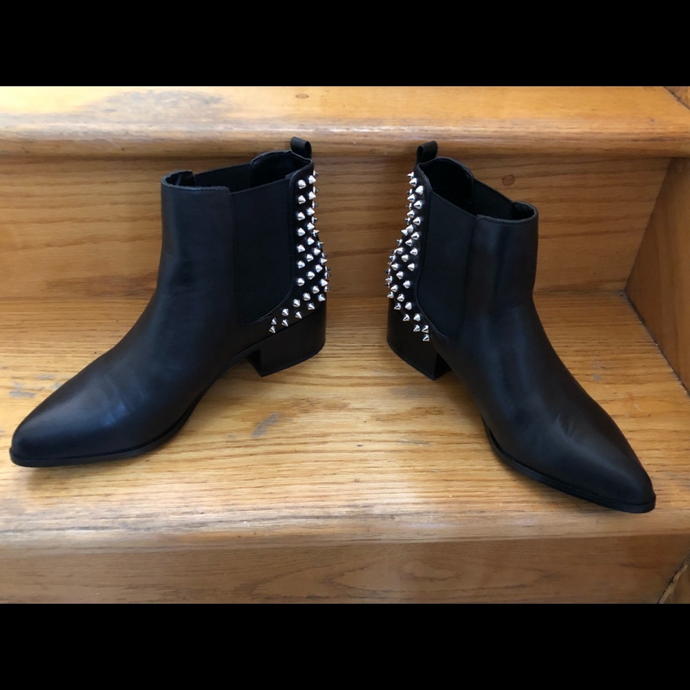Steve Madden booties ( brand new)